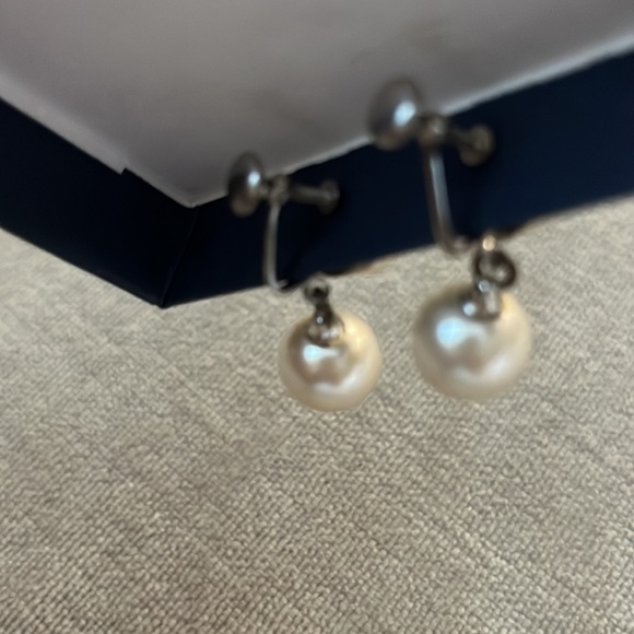 Vintage Jewelry Bundle - 2 pairs screw back earrings & heart necklace - Picture 10 of 11